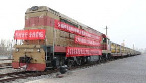  甘肃首列硫酸罐式集装箱铁路运输专列成功开行